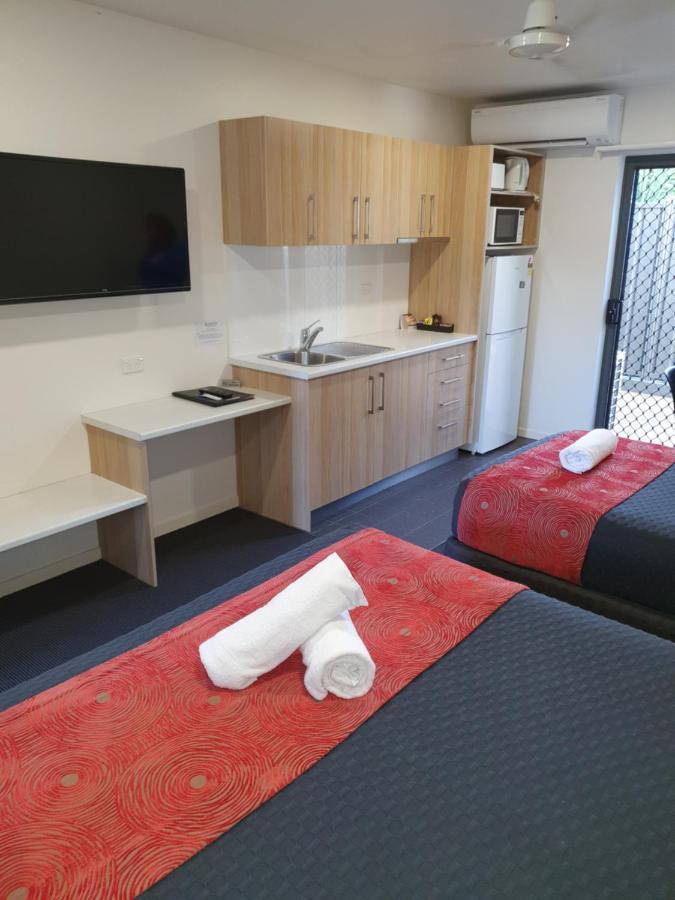 Abode37 Motel Emerald Buitenkant foto