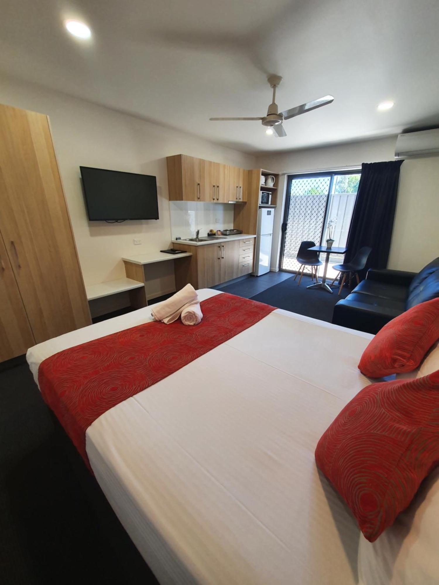Abode37 Motel Emerald Buitenkant foto