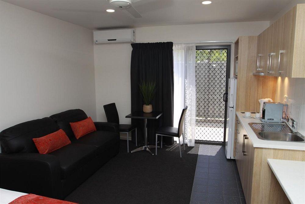 Abode37 Motel Emerald Buitenkant foto
