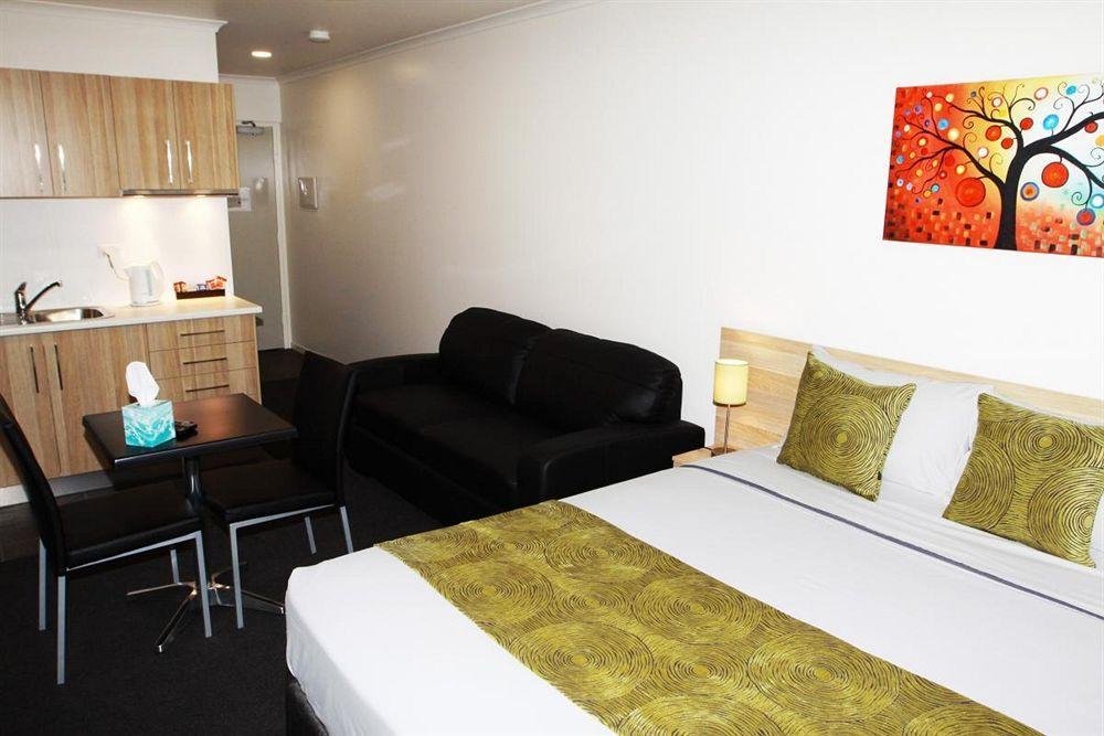 Abode37 Motel Emerald Buitenkant foto