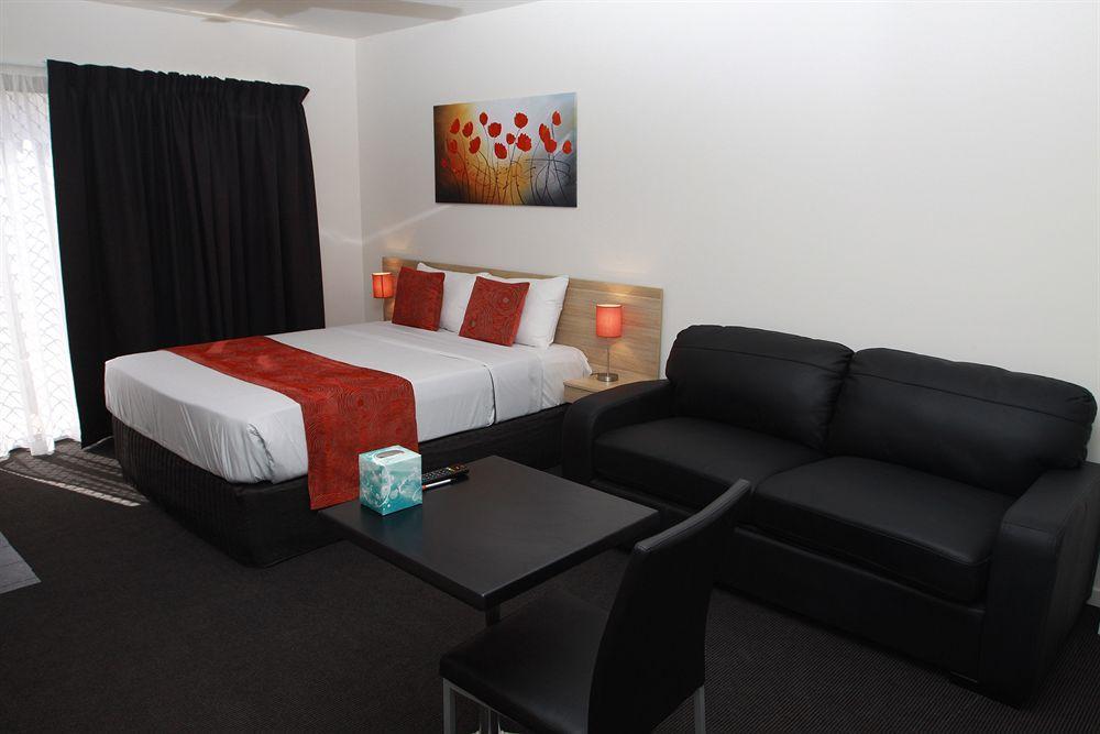 Abode37 Motel Emerald Buitenkant foto