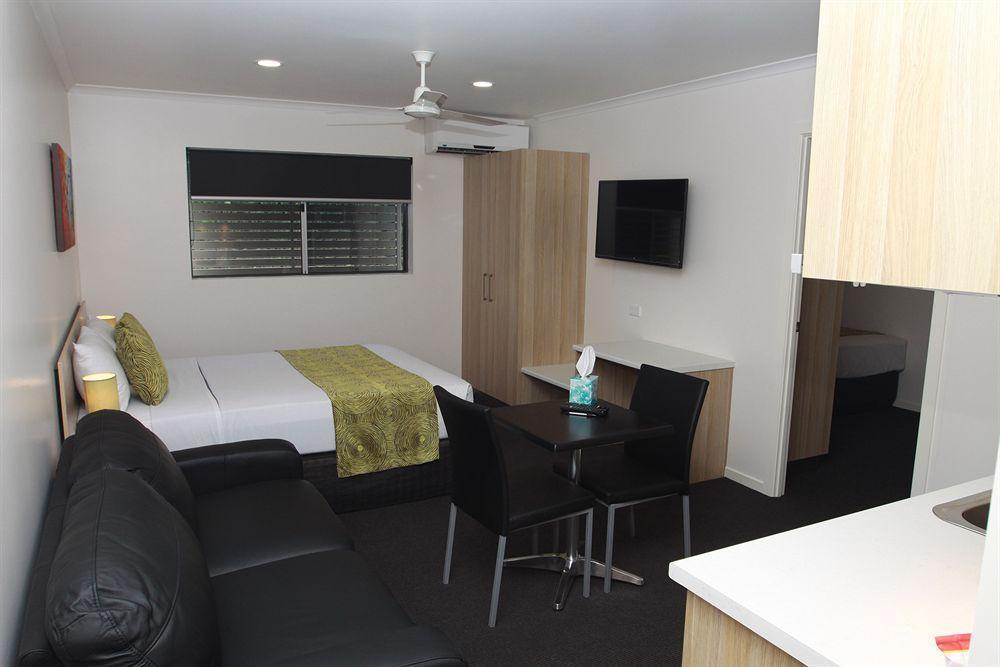 Abode37 Motel Emerald Buitenkant foto