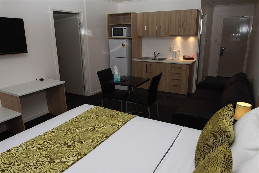 Abode37 Motel Emerald Buitenkant foto