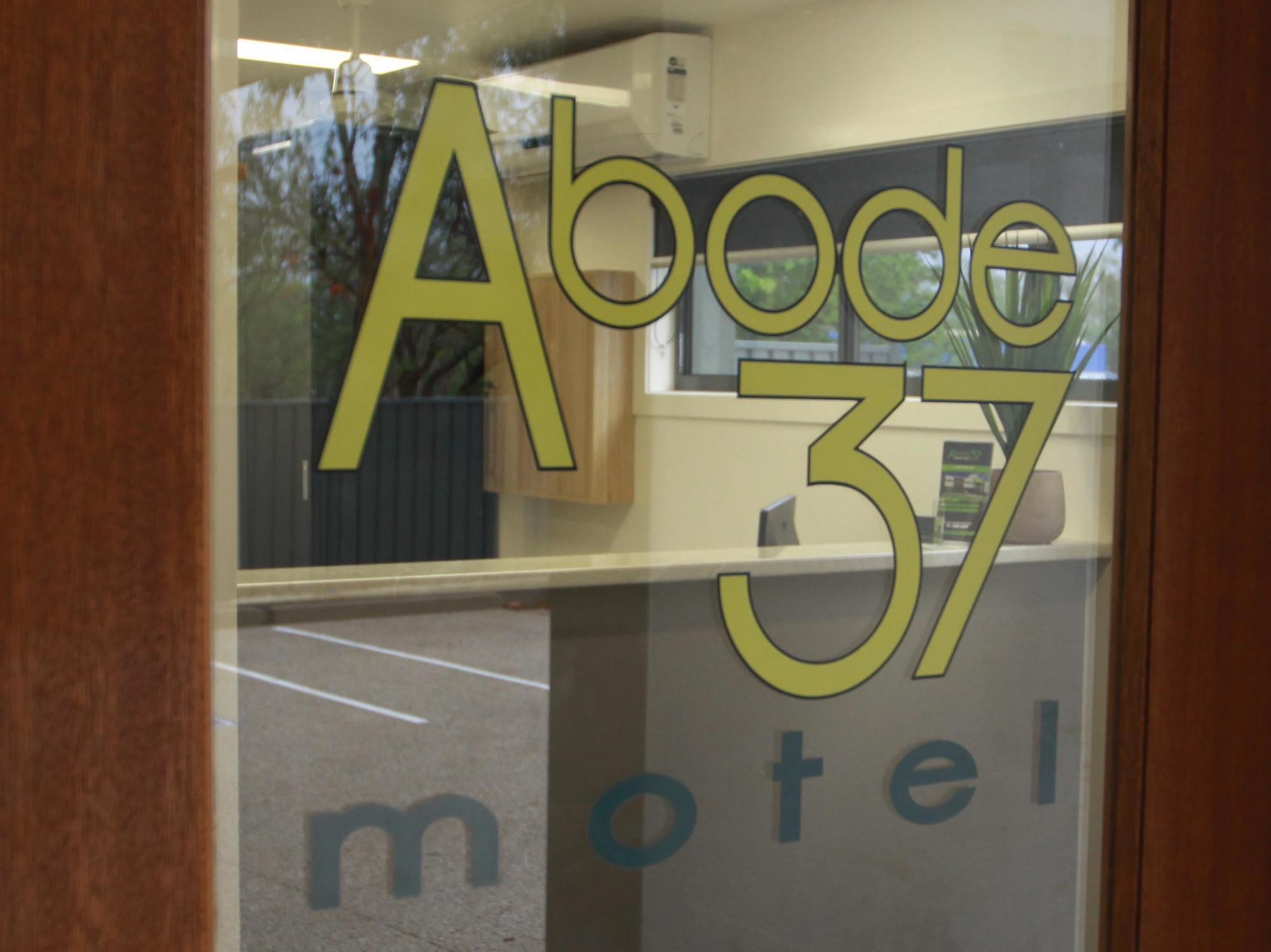 Abode37 Motel Emerald Buitenkant foto