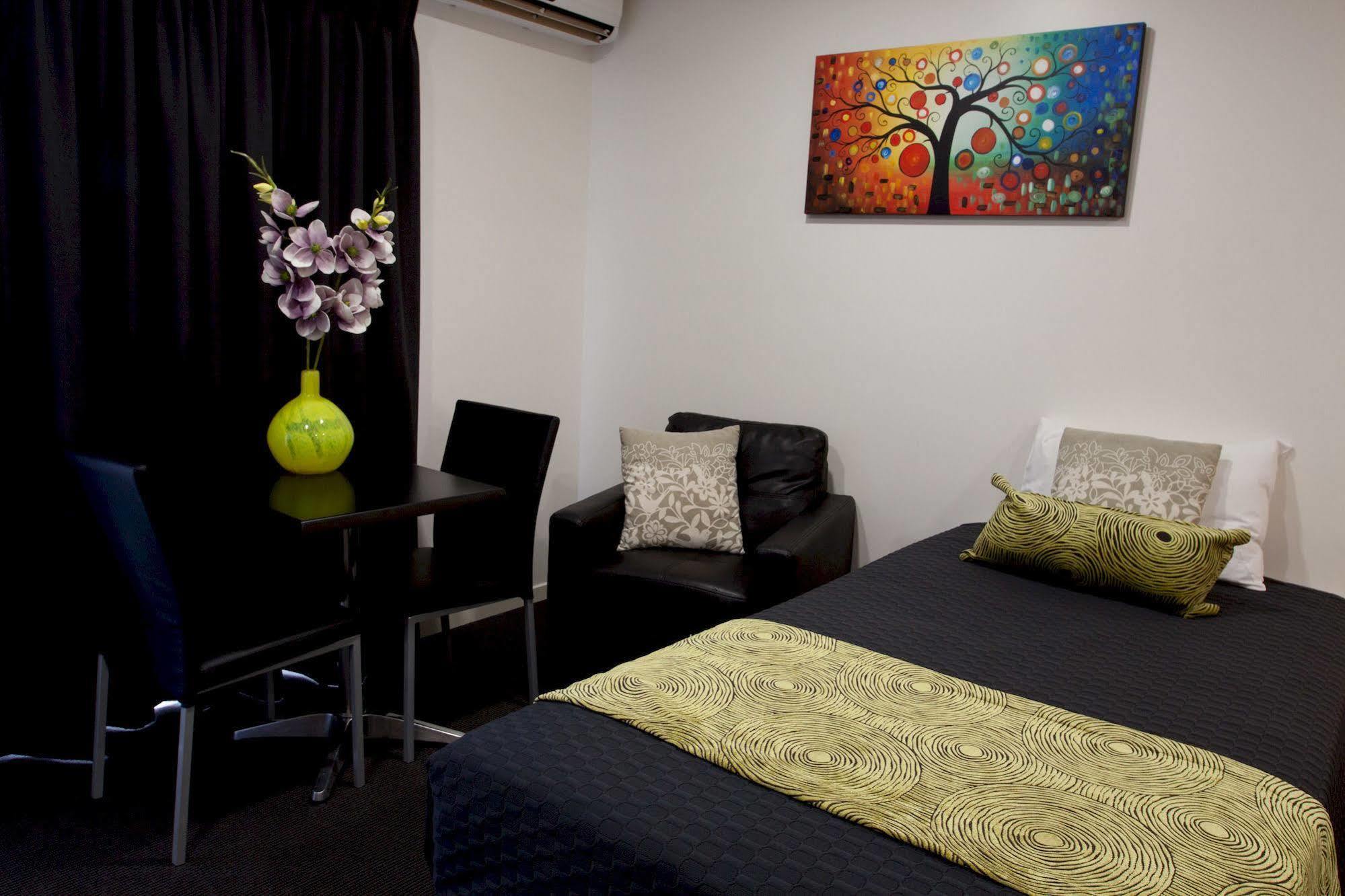 Abode37 Motel Emerald Buitenkant foto