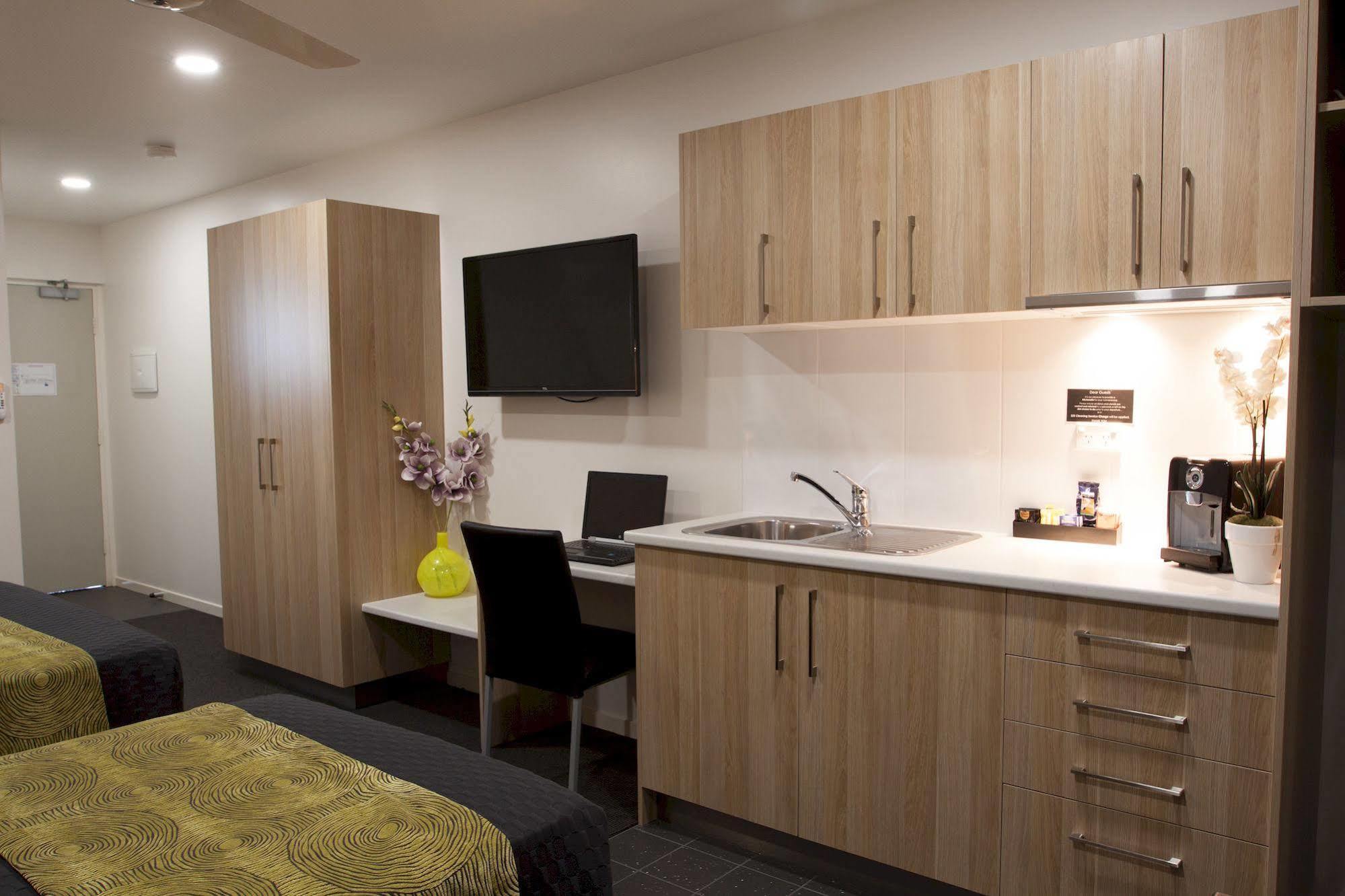 Abode37 Motel Emerald Buitenkant foto