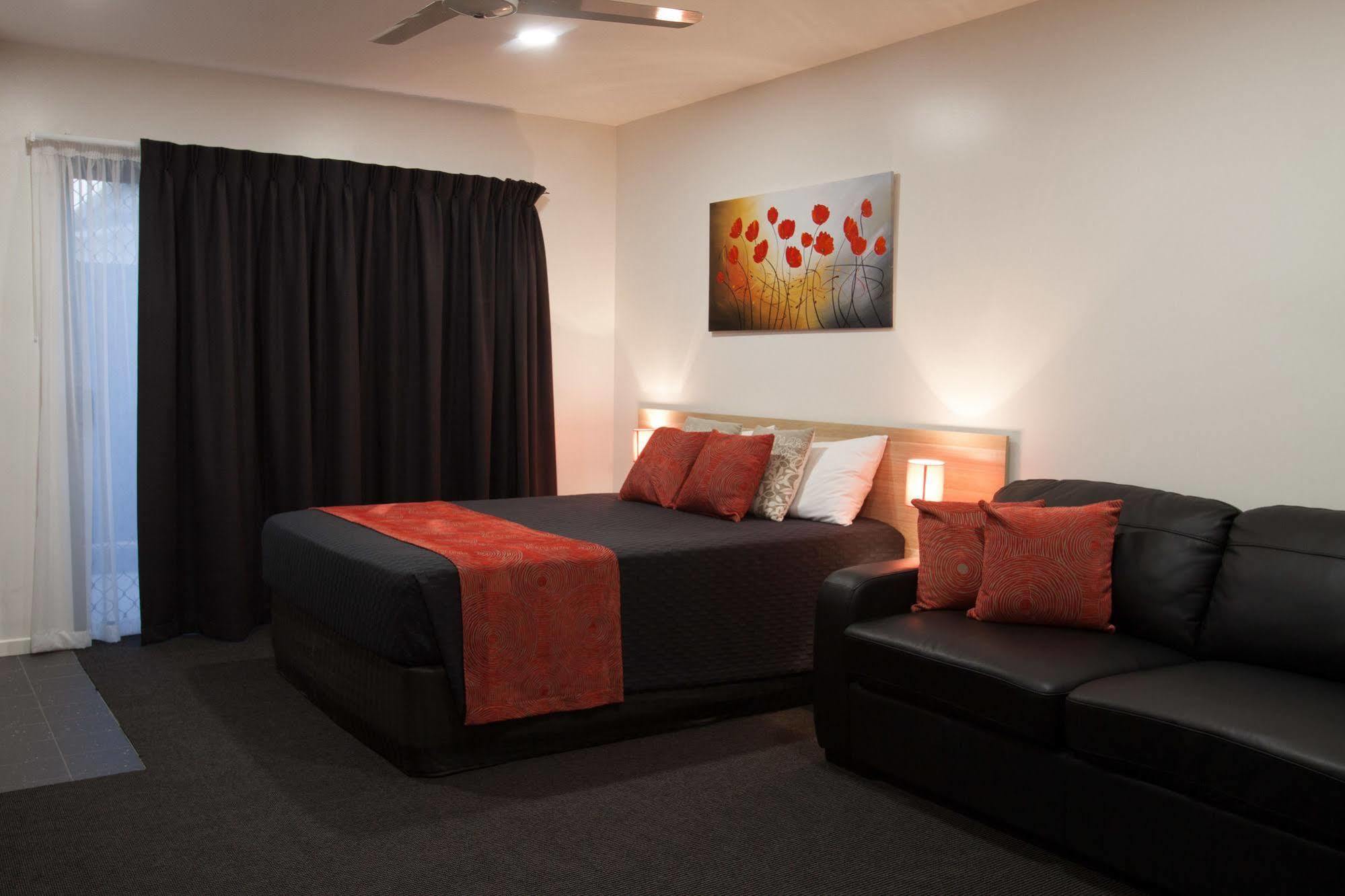 Abode37 Motel Emerald Buitenkant foto