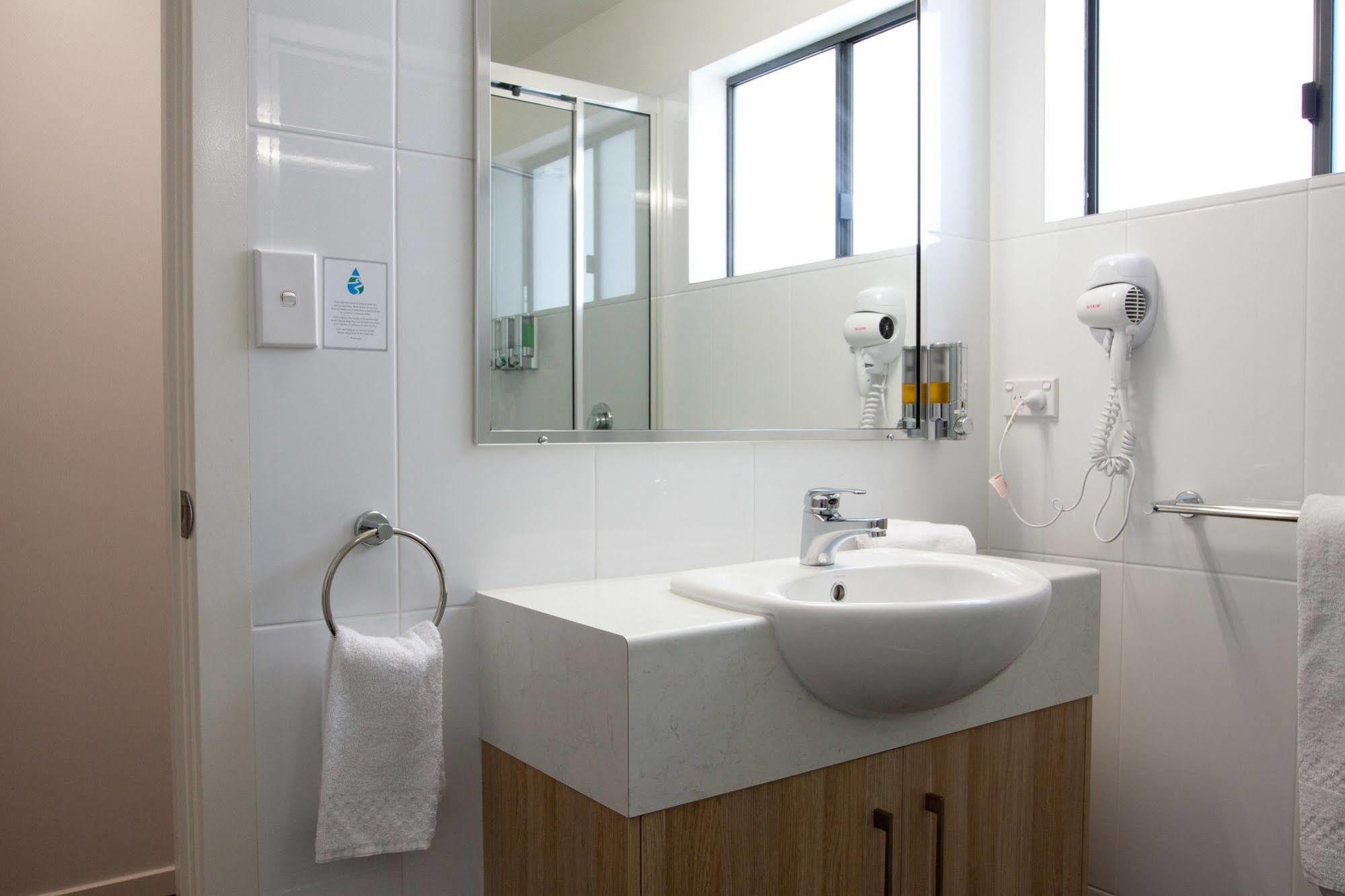Abode37 Motel Emerald Buitenkant foto