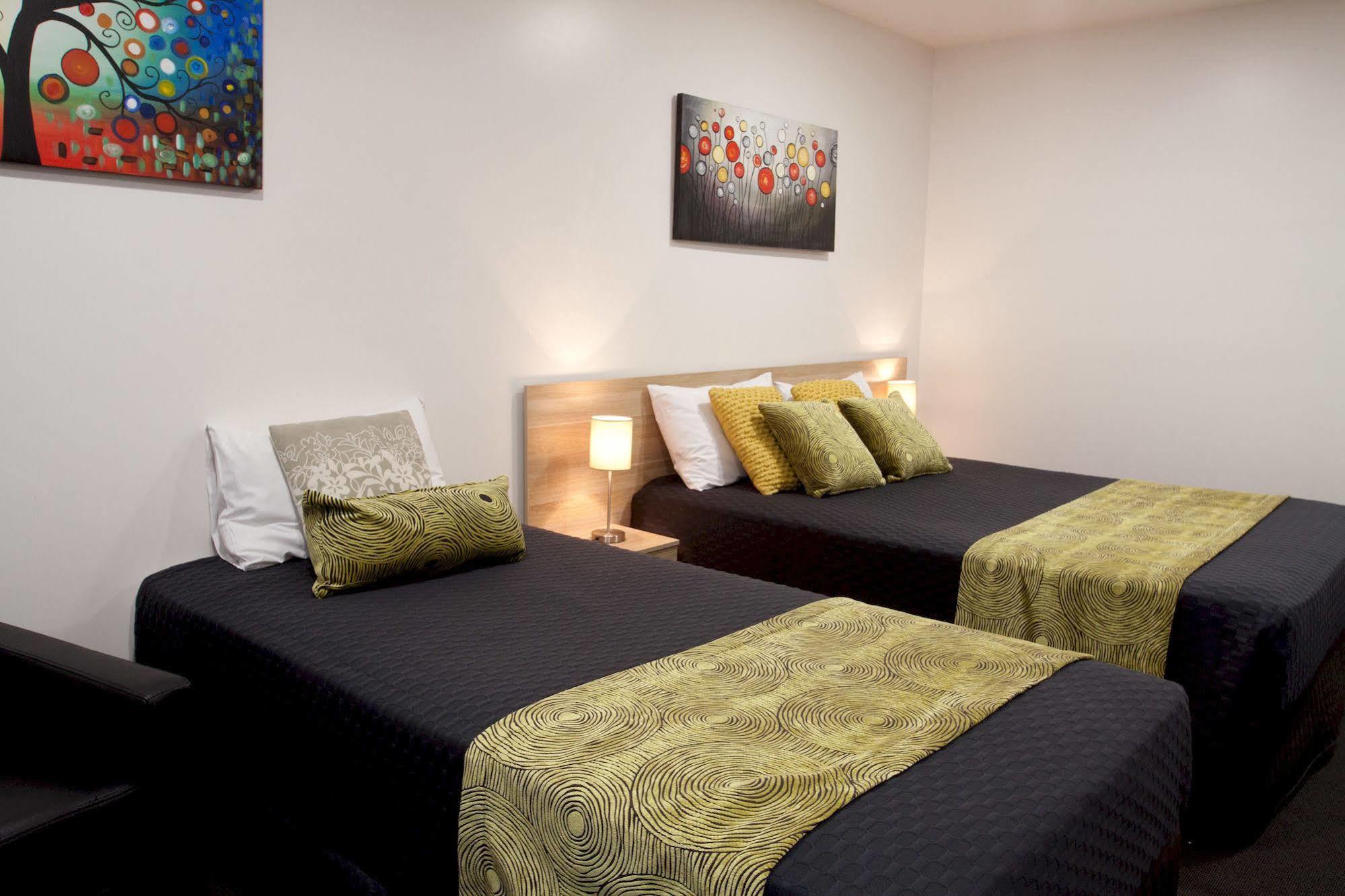 Abode37 Motel Emerald Buitenkant foto