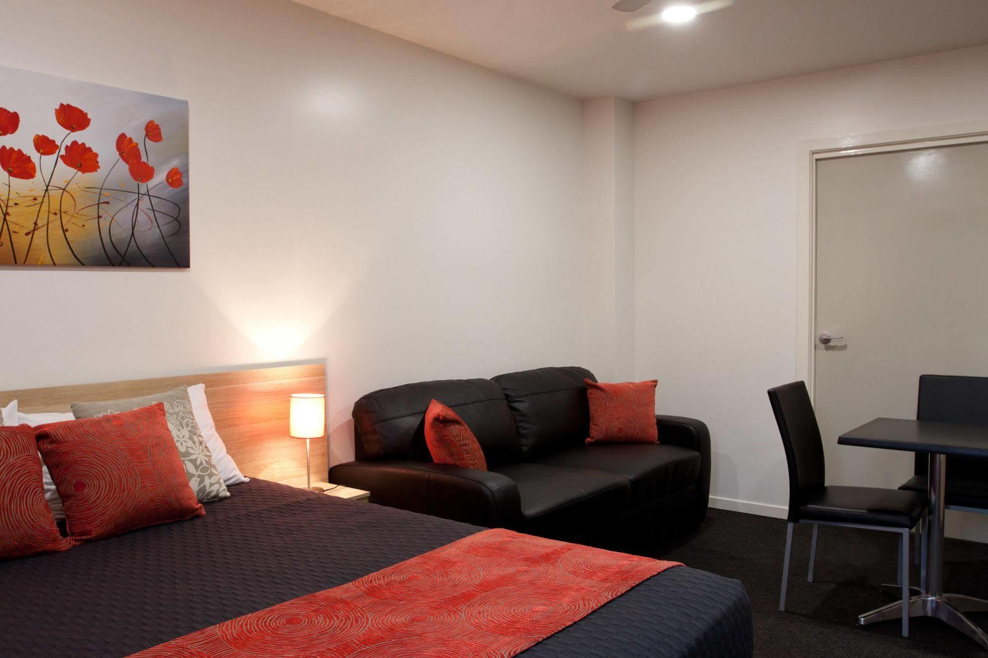 Abode37 Motel Emerald Buitenkant foto