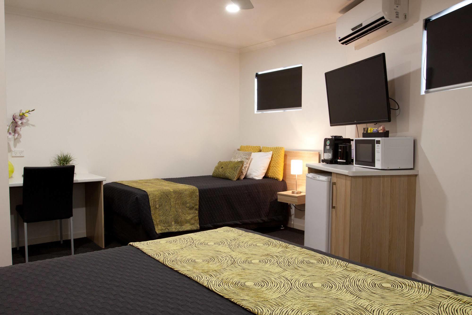 Abode37 Motel Emerald Buitenkant foto