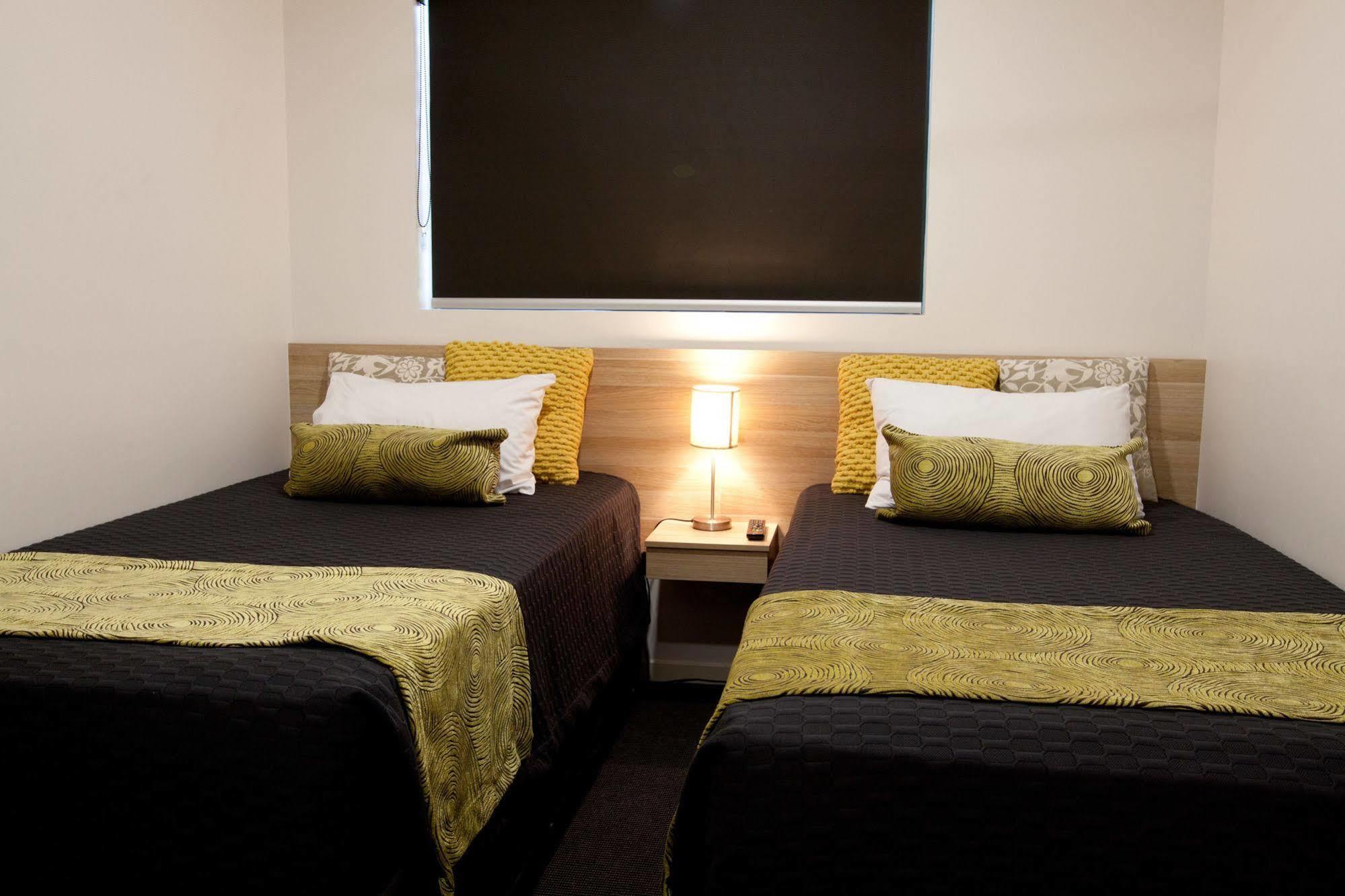 Abode37 Motel Emerald Buitenkant foto