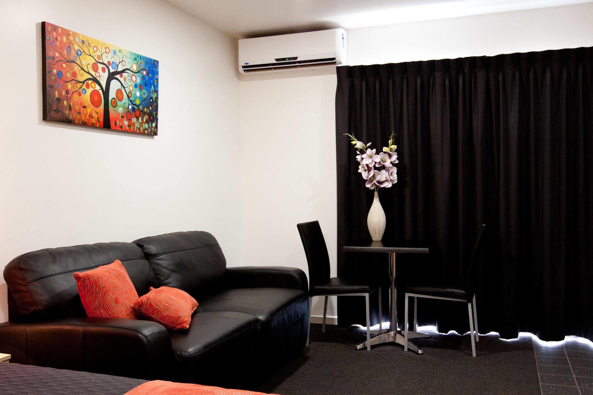 Abode37 Motel Emerald Buitenkant foto
