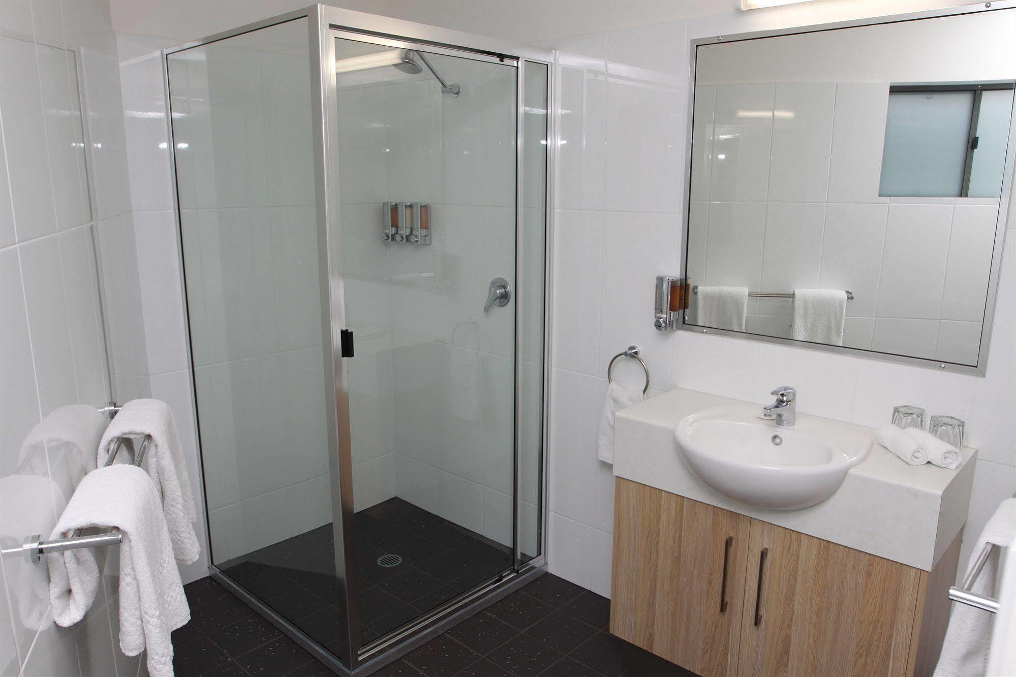 Abode37 Motel Emerald Buitenkant foto